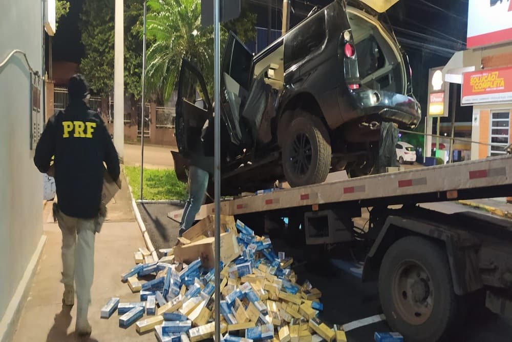 PRF apreende adolescente argentino com carga de cigarros paraguaios em Ijuí