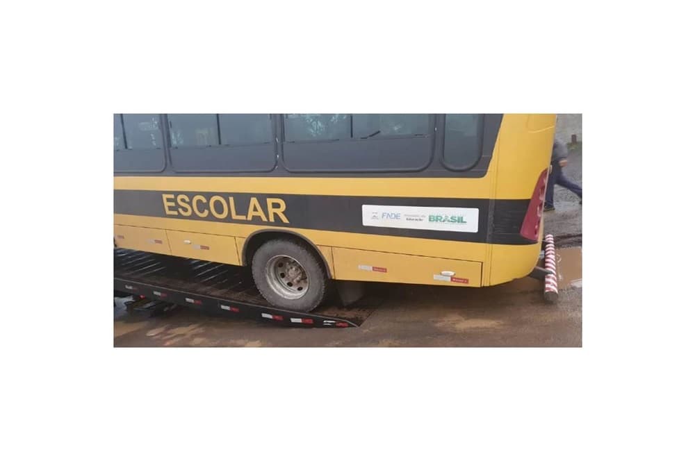 Menina de 8 anos morre atropelada por ônibus escolar no RS