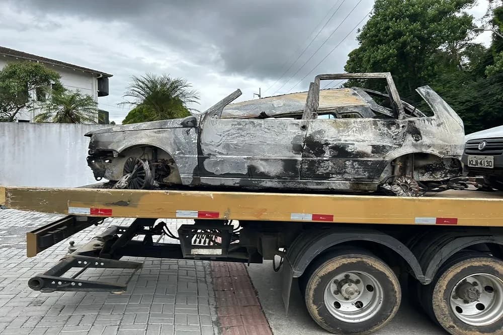 Chacina em SC deixa seis mortos carbonizados dentro de carro