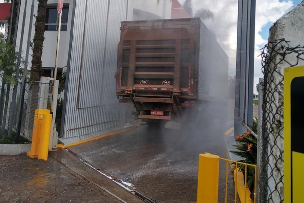 Criadores reforçam medidas para evitar que gripe aviária contamine granjas comerciais do RS