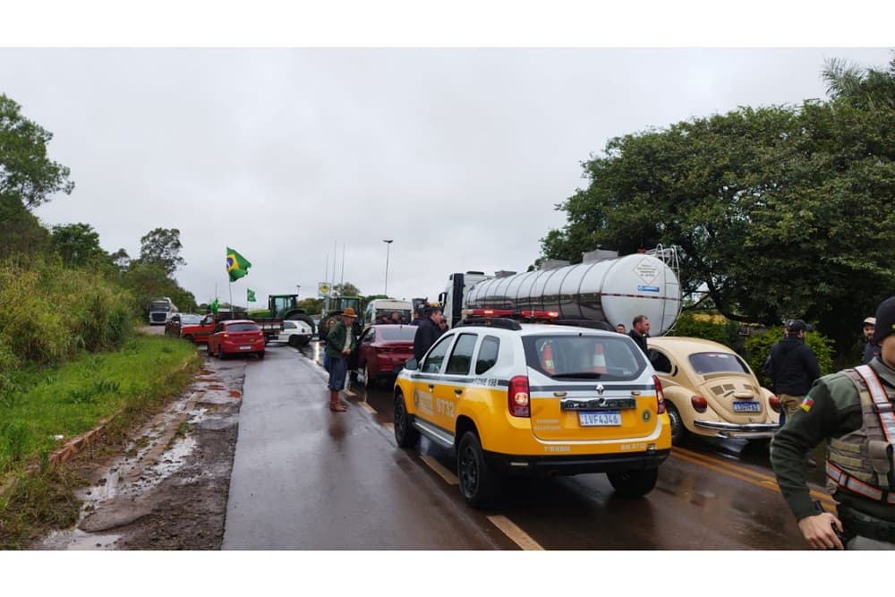 ERS-155 está bloqueada em Santo Augusto