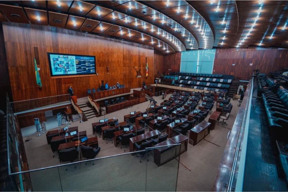 Assembleia do RS autoriza contratação de internet via satélite para carros de deputados