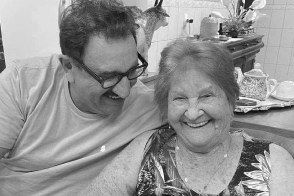 Morre a mãe do apresentador Carlos Massa, o Ratinho
