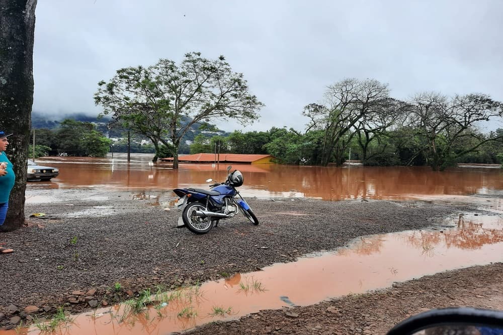 Suspensa travessia de balsas em Barra do Guarita e Porto Soberbo