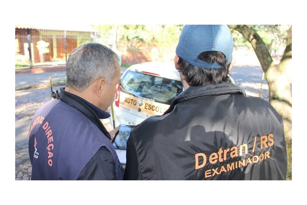 Governador anuncia projeto para diminuir fila de emissão de CNH