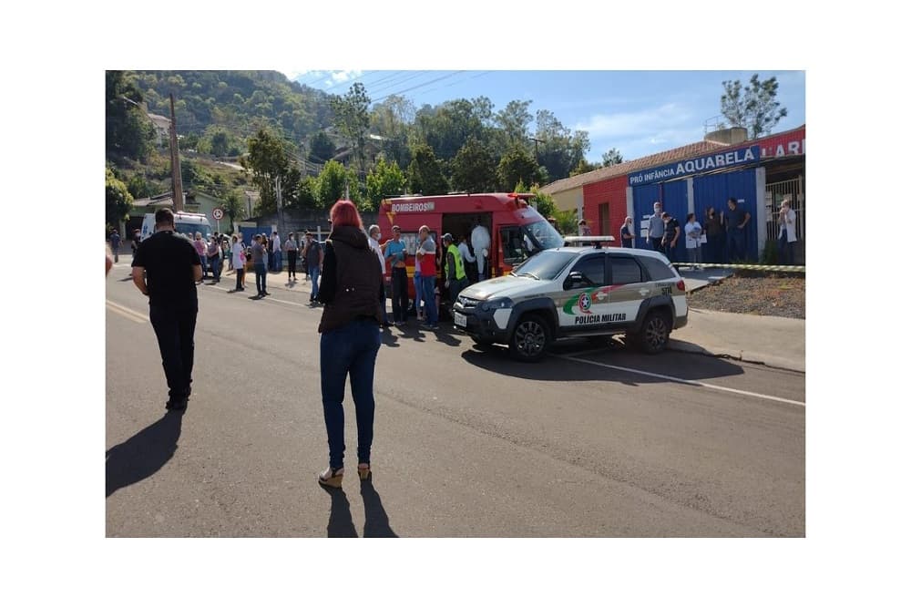 Três crianças e duas funcionárias foram mortas durante ataque à escola em SC
