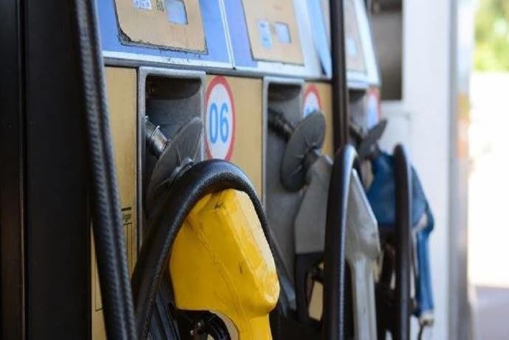 Gasolina deve ficar R$ 0,34 mais cara a partir de hoje com volta de impostos
