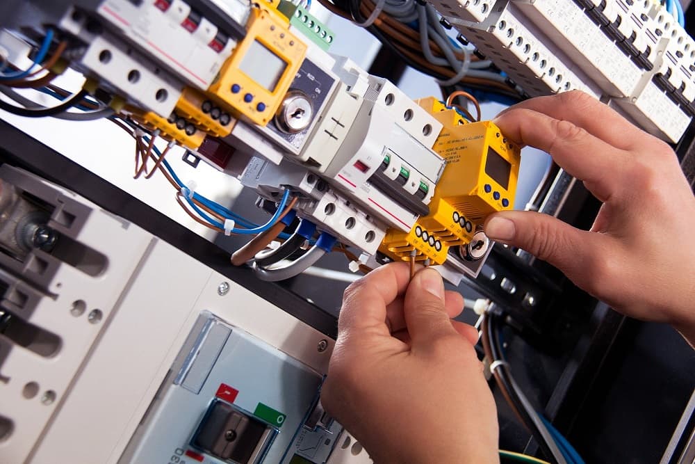 RGE abre inscrições para vagas de eletricistas