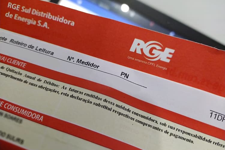 Conta de luz: Aneel reajusta valor da bandeira tarifária vermelha 2 em 52%