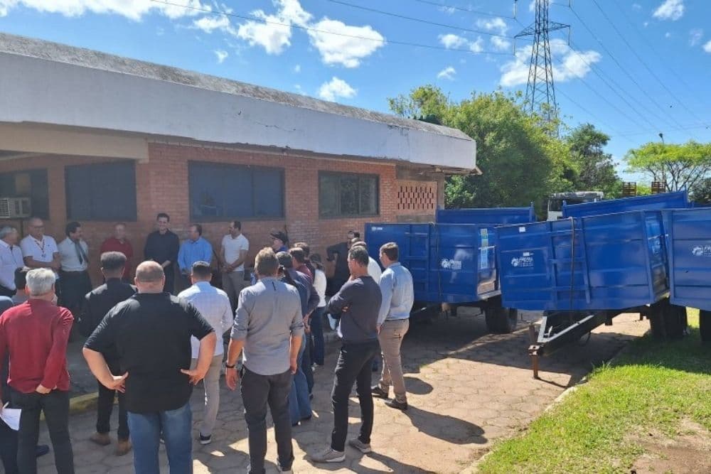 Santo Augusto é contemplado com carreta agrícola basculante