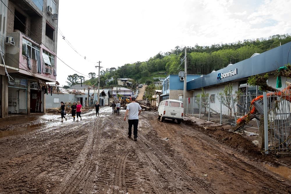 Governo Federal anuncia repasse a prefeituras de R$ 800 por afetado