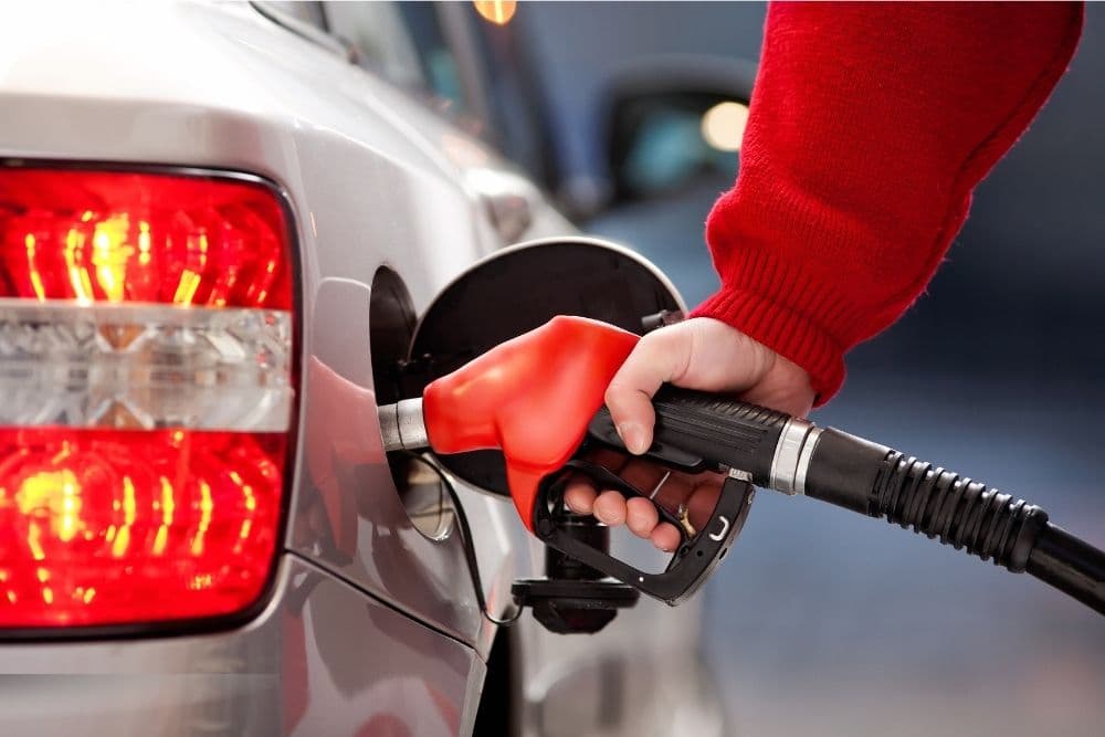 Petrobras anuncia redução de R$ 0,14 por litro de gasolina para distribuidoras