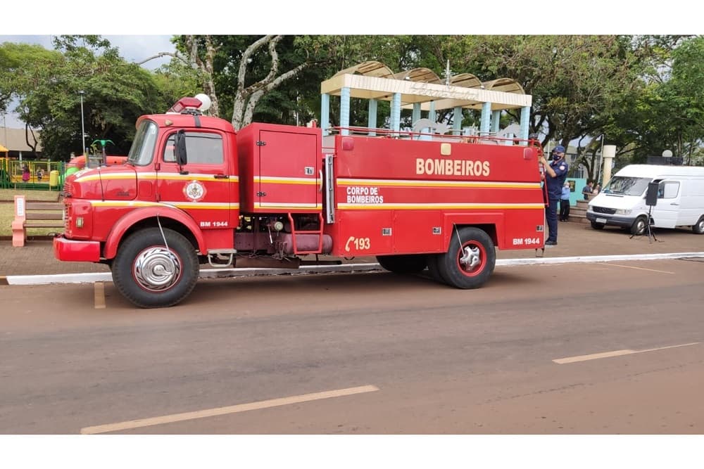 Santo Augusto recebe caminhão de bombeiros