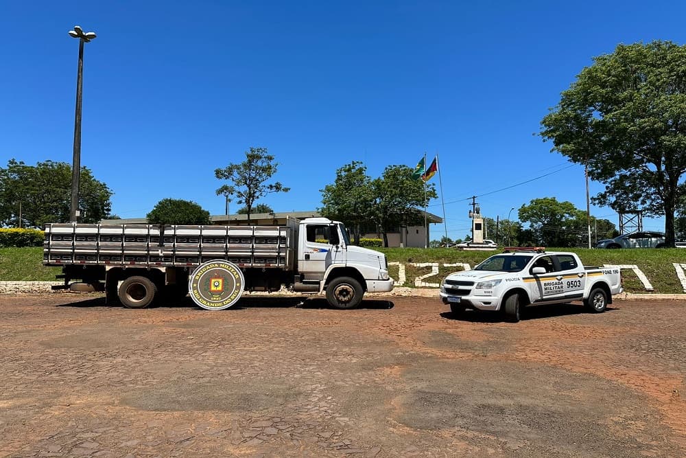 Brigada Militar apreende grande quantidade de matéria prima de fumo em Tiradentes do Sul
