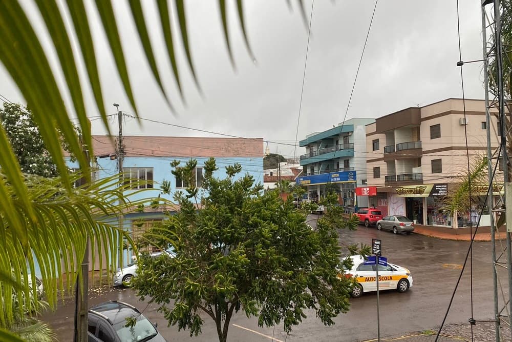 Inmet emite alerta amarelo para risco de temporal no RS