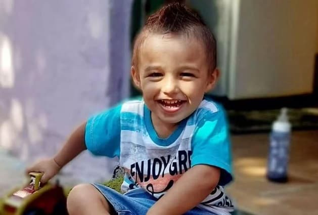 Mãe e padrasto acusados de tortura e morte de menino de dois anos em Cidreira vão a júri nesta quinta-feira