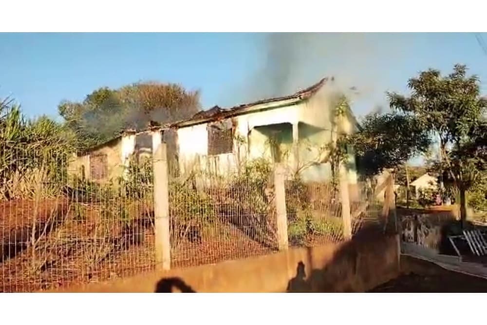 Incêndio consome residência em São Martinho