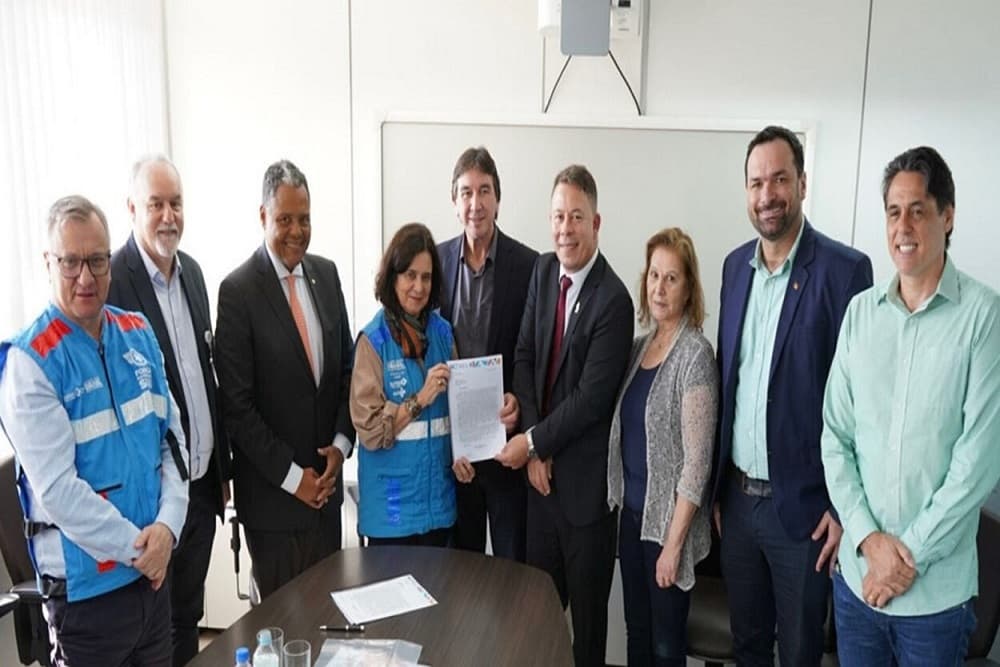 HCI entrega projeto do Hospital do Câncer Infantil para Ministra da Saúde