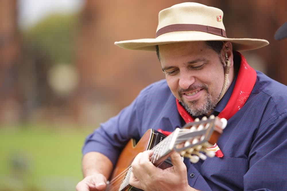 Gauchesco Érlon Péricles é uma das atrações da 21ª Mateada e Folclore de Chiapetta