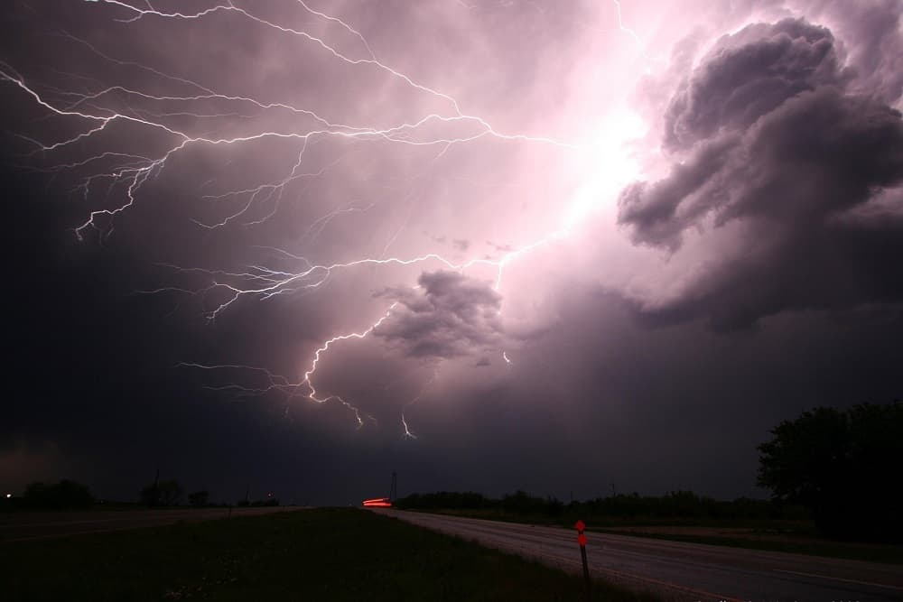 Inmet alerta para chuva, vento forte e queda de granizo no RS