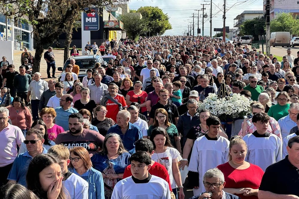 Devoção à Nossa Senhora Aparecida reúne milhares de fiéis para romaria em Santo Augusto