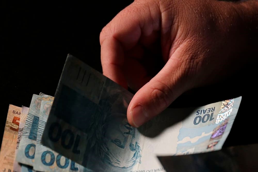 Governo propõe salário mínimo de R$ 1.294 em 2023