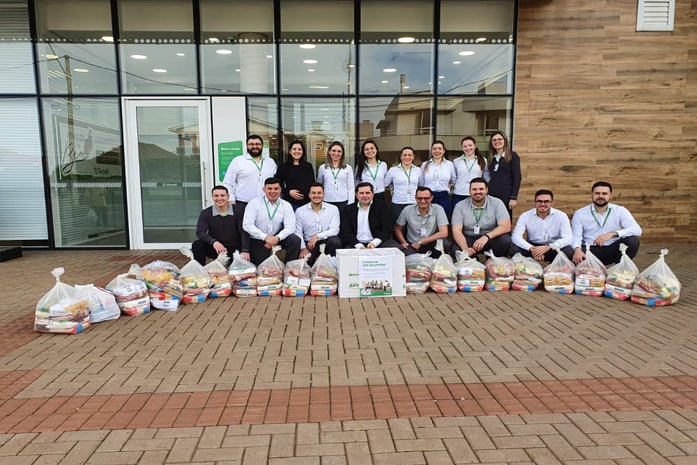 Agência do Sicredi em Santo Augusto arrecada 500kg de alimentos para doação