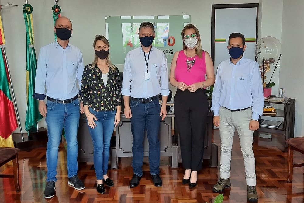 Em parceria com a Cotripal, bancos da Praça Pompílio Silva serão restaurados