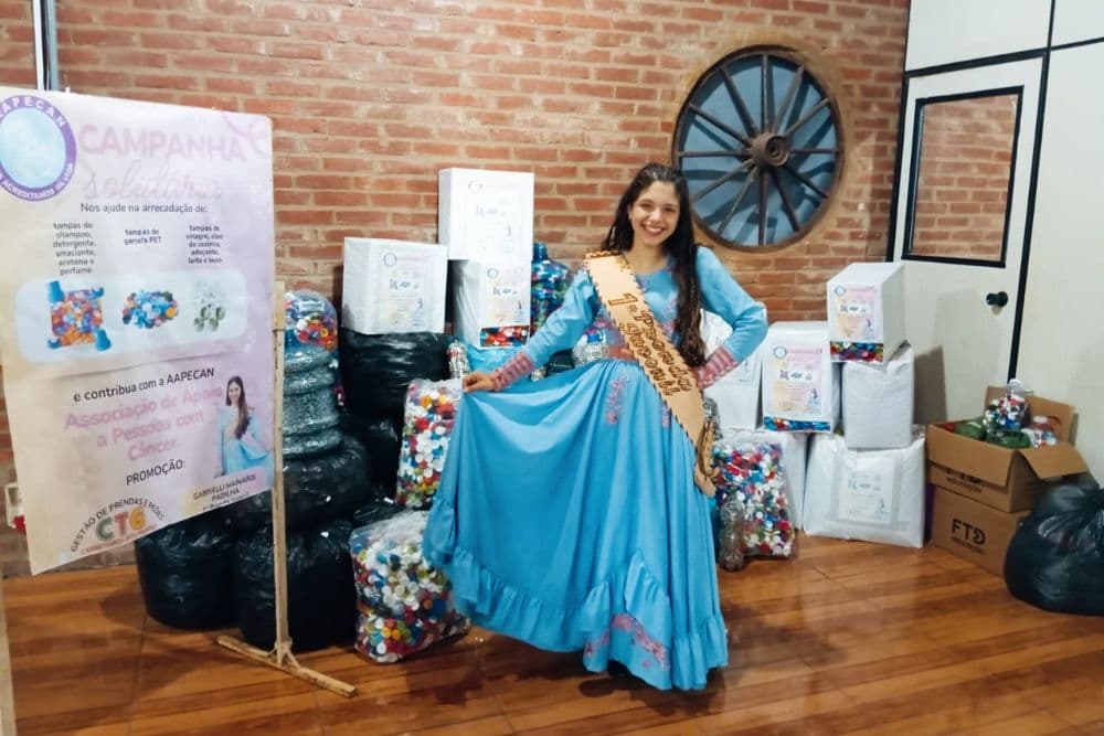Campanha solidária liderada por prenda juvenil arrecada mais de 230 kg de tampinhas para a Aapecan de Ijuí