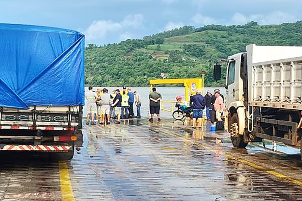Homem morre após cair com veículo no Rio Uruguai em balsa na divisa entre Barra do Guarita e Itapiranga