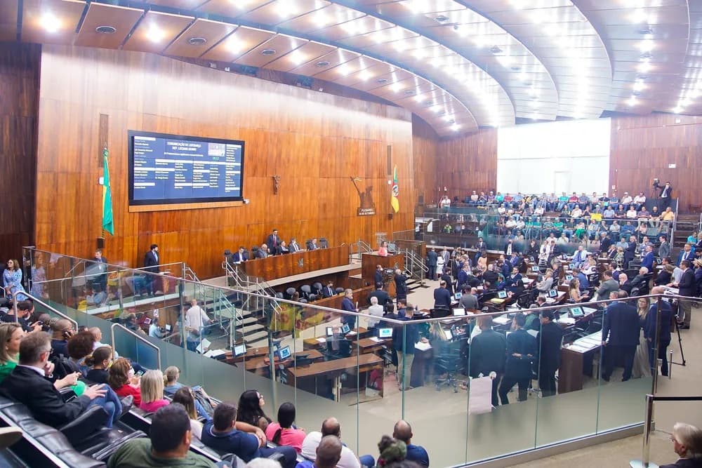 Assembleia do RS aprova aumento salarial para governador e deputados; veja valores