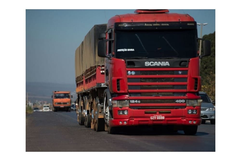 Caminhoneiros propõem greve em 1º de novembro