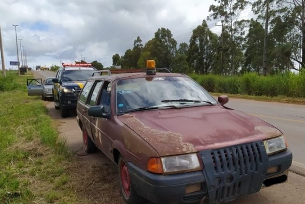 PRF apreende carro com giroflex e adesivo de ‘Os Caça-Fantasmas’ no DF