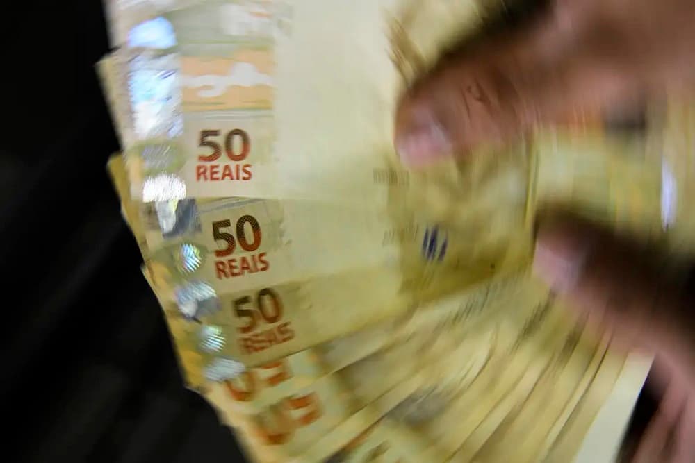 Governo antecipa pagamento do 13º salário para aposentados e pensionistas do INSS; confira o calendário