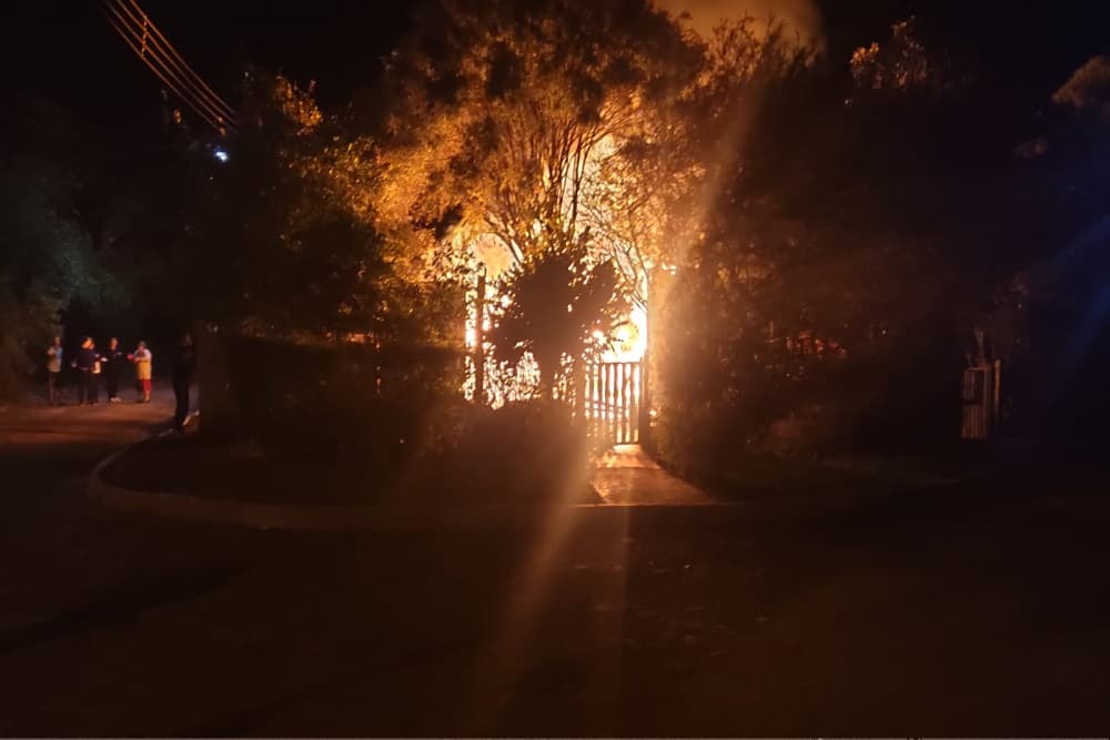 Campanha visa ajudar família vítima de incêndio a reconstruir casa