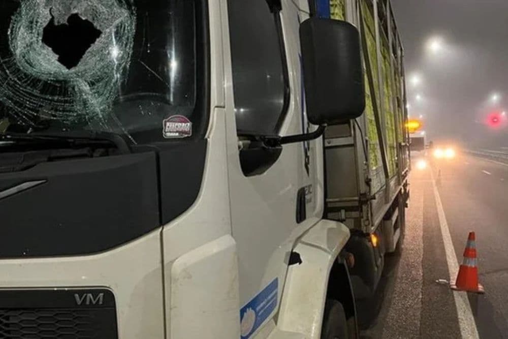 Motorista de caminhão morre ao ser atingido por pedra em Lajeado