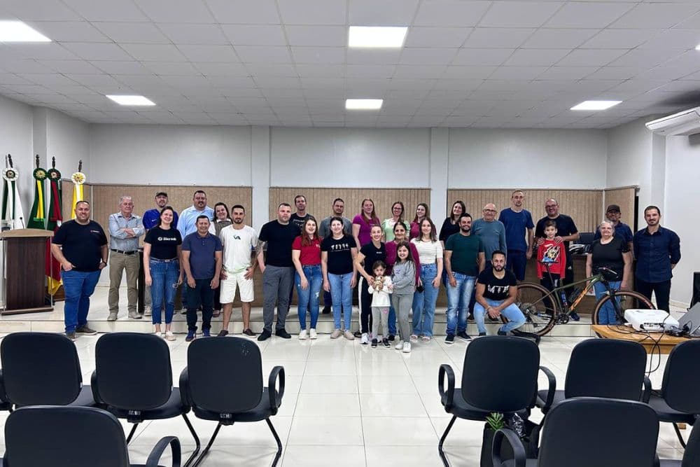 Atletas sãomartinhenses compartilham experiências em palestra na Câmara de Vereadores