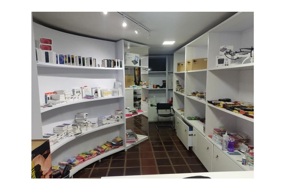 Cinco pessoas são presas por comércio de eletrônicos importados clandestinamente