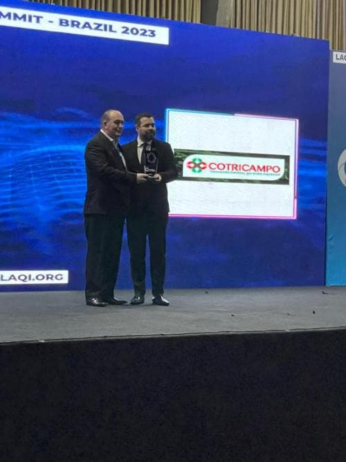 Cotricampo recebe prêmio de “EMPRESA BRASILEIRA DO ANO 2023