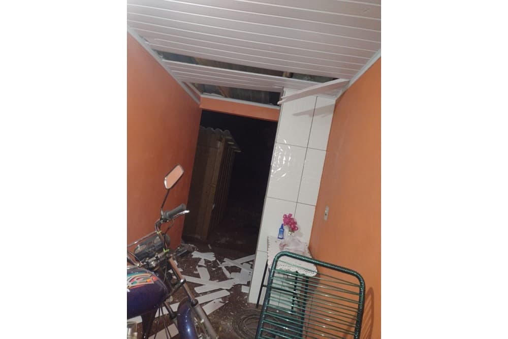 Artefato atinge residência e deixa homem ferido em Santo Augusto