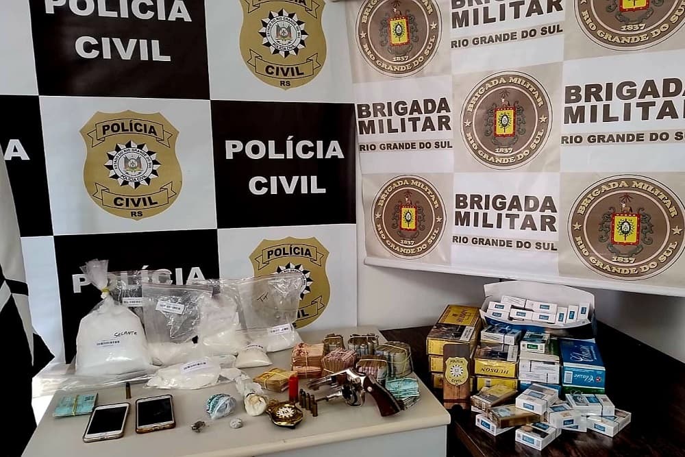 Presos estavam praticando crime de extorsão com emprego de arma de fogo contra comerciantes de Santo Augusto, afirma delegado