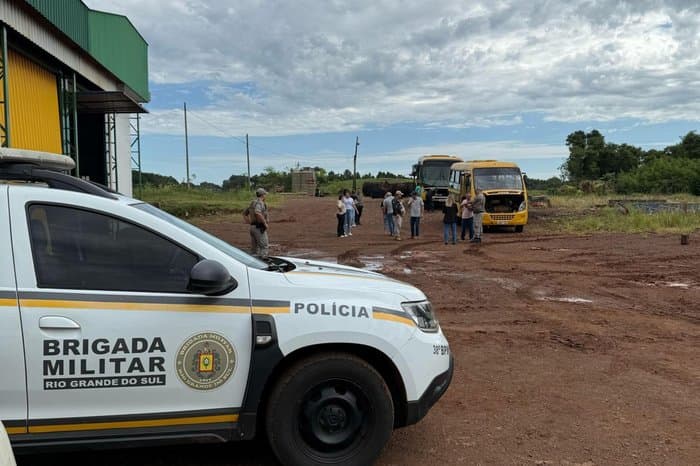 Município suspende aulas após depredação de ônibus do transporte escolar