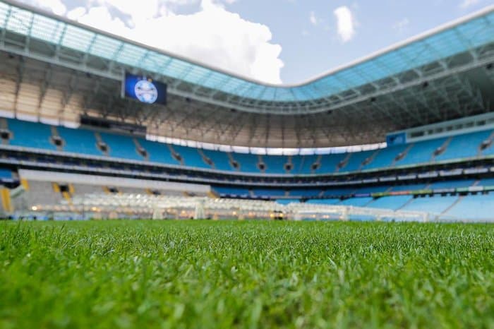 Pelo menos três jogadores do Grêmio testam positivo para coronavírus