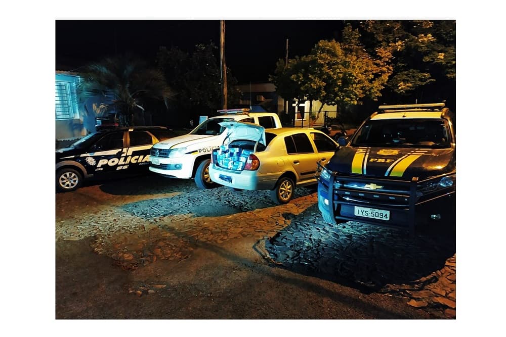 PRF, PC e PM prenderam três contrabandistas armados com carro carregado de cigarros paraguaios em Esperança do Sul