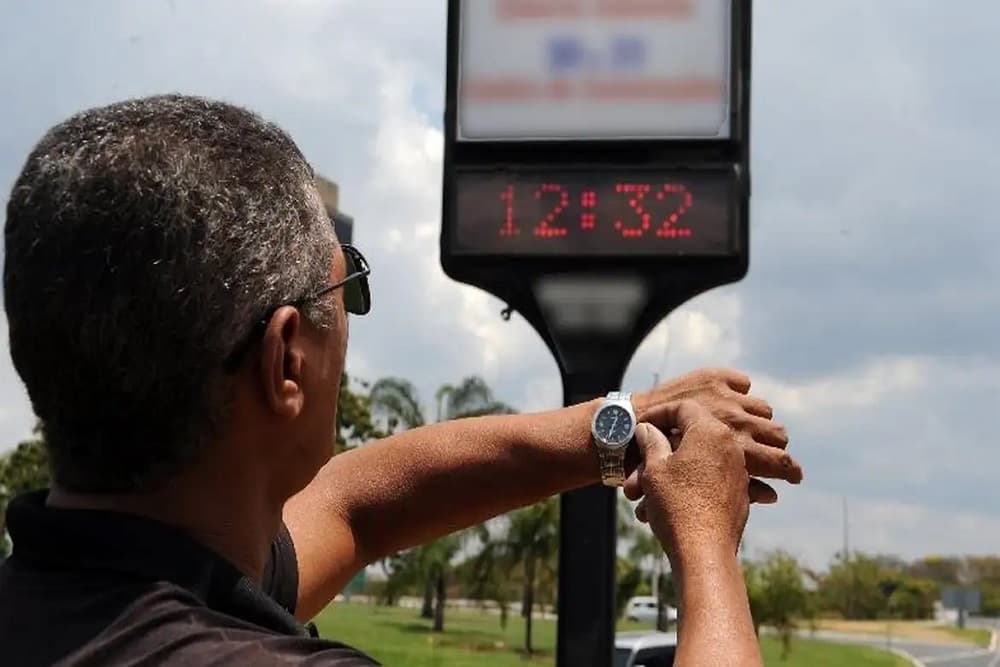 Ministério estuda volta do horário de verão em meio à crise hídrica