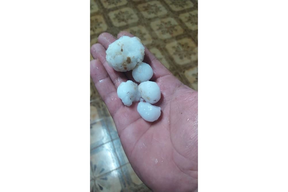 Famílias recorrem à SEHAS após granizo danificar residências em Santo Augusto