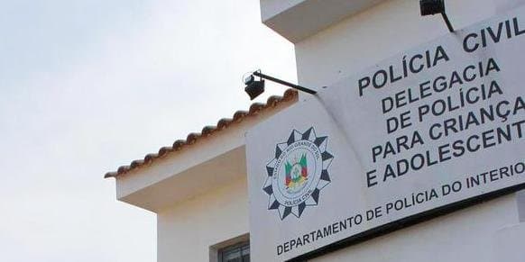 Ex-padrastos de menina são presos por estupro de vulnerável em Uruguaiana