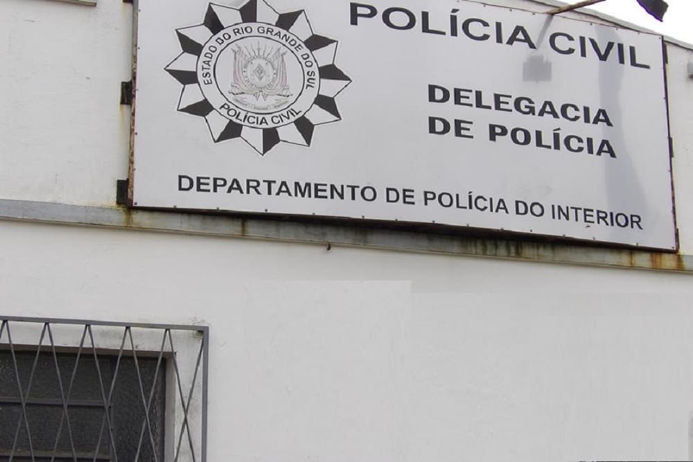 Homem é preso após disparar com arma de fogo contra residência em Santo Augusto