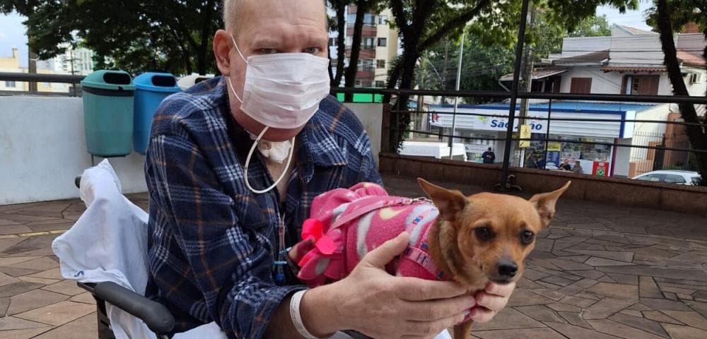 Paciente do HCI recebe visita do cão de estimação