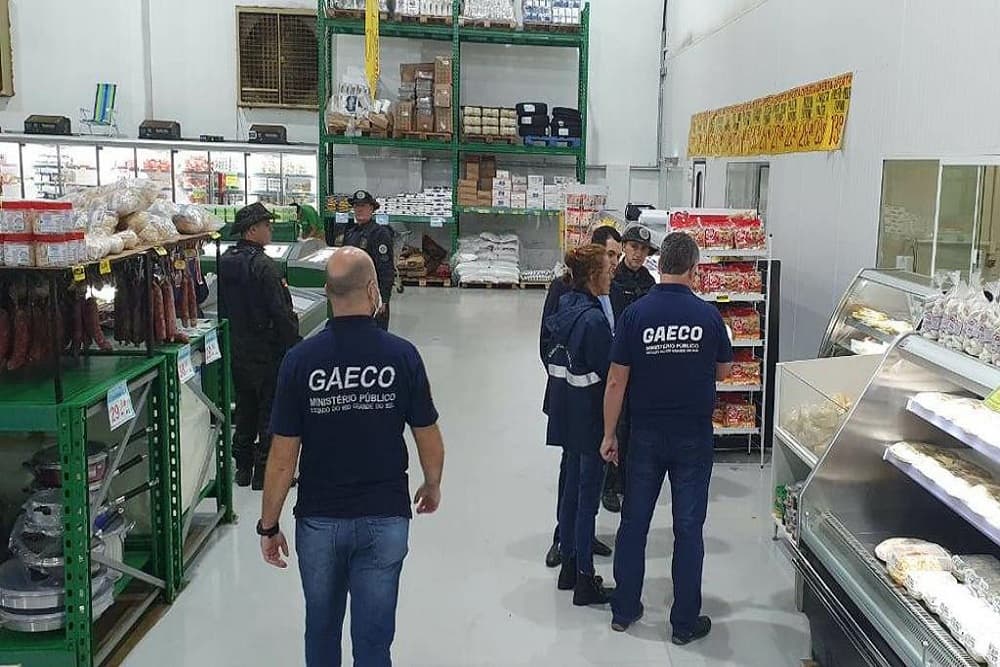 Mercados são fiscalizados e um é parcialmente interditado em Seberi